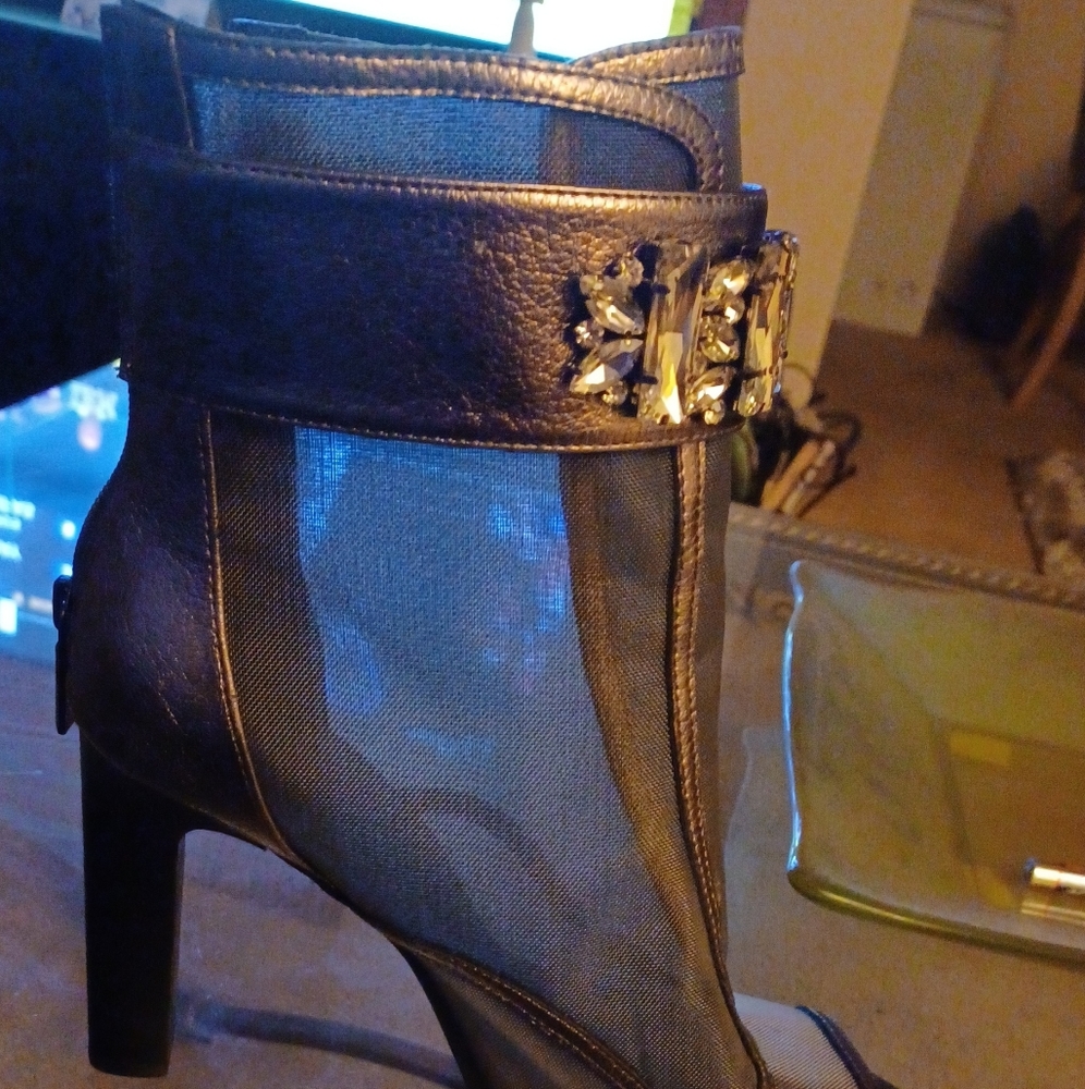 New Karl Lagerfeld Ladies Boots.